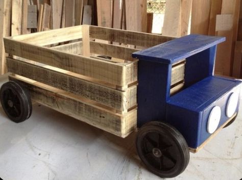 Crate Crafts, Wooden Truck, Barn Wood Crafts, Wooden Toys Plans, Amazing Woodworking, Wood Projects That Sell, Diy Wooden Projects, Wooden Pallet Projects, Talented People