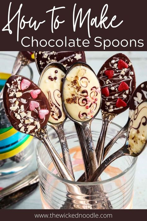 Christmas Hot Chocolate Bar, Hot Chocolate Party, Hot Chocolate Spoons, Diy Hot Chocolate, Hot Chocolate Gifts, Chocolate Spoons, Chocolate Party, Christmas Food Gifts, Christmas Hot Chocolate