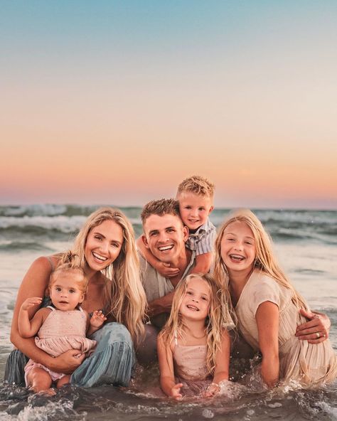 LaBrant family vacay 2023🤍 (📷: @imagesofgracephoto) | Instagram Labrant Family Pictures, The Labrant Family, Family Beach Pictures Outfits, Cole Labrant, Beach Photoshoot Family, Fam Goals, Beach Picture Outfits, Family Photo Colors, Labrant Family