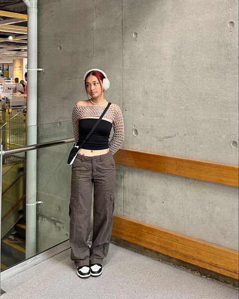 Baguio Outfit Ideas Street Styles, How To Style A Shrug Sweater, Styling Crochet Shrug, Crochet Shrug Outfit Aesthetic, Styling Shrugs, White Shrug Outfit, How To Style A Shrug, Shrug Sweater Outfit, Baguio Outfit Ideas