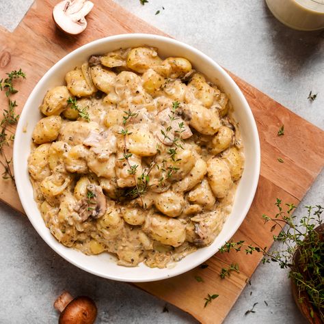 Easy Vegan Creamy Gnocchi With Mushrooms Vegan Mushroom Gnocchi, Vegan Gnocchi Sauce, Gnocchi And Mushrooms, Vegan Gnocchi Recipes, Gnocchi With Mushrooms, Mushroom Gnocchi, Creamy Gnocchi, Gnocchi Sauce, Vegan Gnocchi