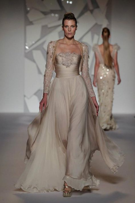 Abed Mahfouz Geek House, Champagne Gown, Abed Mahfouz, Vintage Inspired Wedding Dresses, Georges Chakra, Naeem Khan, Creation Couture, Couture Wedding, Couture Gowns