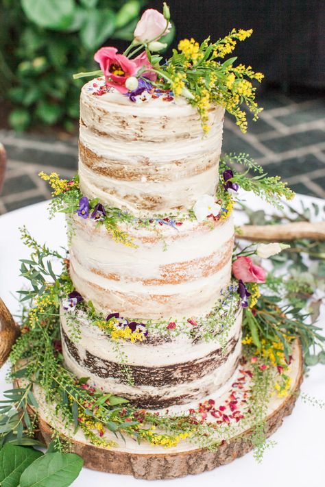 Woodland Fairy Cake, Woodland Wedding Cake, Rustic Wedding Cakes, Wedding Cake Decorating, Wildflower Wedding Theme, Fairy Woodland, Woodland Cake, Wedding Cake Rustic, Rustic Wedding Cake