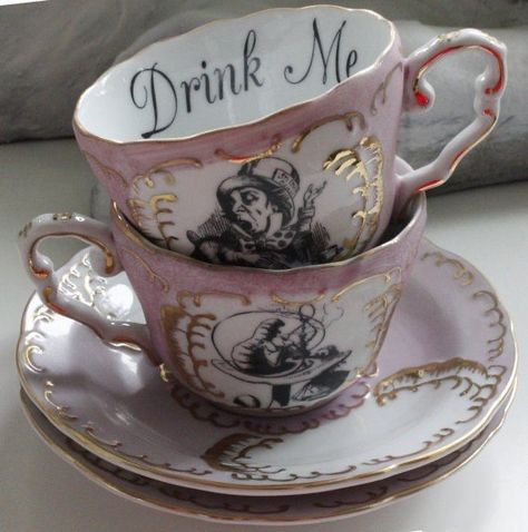 Alice In Wonderland Aesthetic, Alice Tea Party, Gold Tea, Charm School, Mini Pizza, Drink Me, Tile Murals, Tee Set, Bellini