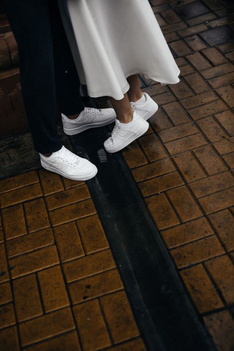 Wedding Dress With Trainers, Wedding Dress And Sneakers, Couple Sneakers, Bridal Parties Pictures, Nyc Elopement, Sneakers Street, Coffee Wedding, Wedding Suits Groom, Couple Shoes