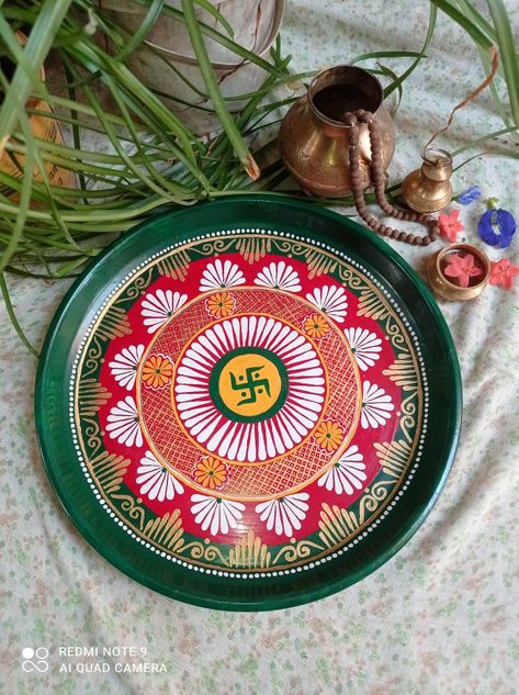 Mandala Art Pooja Thali, Lippan Art Pooja Thali, Thali Painting Design, Pooja Thali Design, Pooja Thali Decoration Ideas, Thali Design, Rakhi Thali, Aipan Art, Tulsi Pot