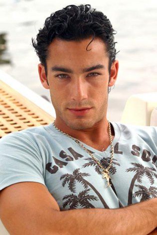 Aaron Diaz, European Ancestry, Hispanic Men, Latin Men, Latino Men, Hottest Male Celebrities, Hollywood Actor, Versace Men, Celebrities Male