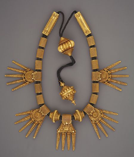 Marriage necklace (kalata uru) [India (Tamil Nadu, Chettiar)] (1991.32.3) | Heilbrunn Timeline of Art History | The Metropolitan Museum of Art Marriage Necklace, Bijoux Art Nouveau, Ancient Jewellery, Ancient Mesopotamia, Historical Jewellery, Ancient Jewelry, Black Thread, Mesopotamia, Tamil Nadu