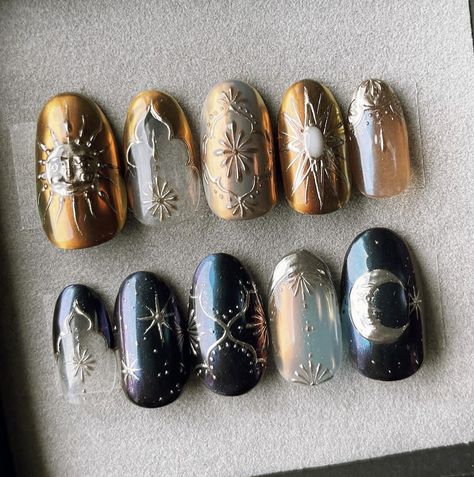 Antique Nails Vintage, Arcane Inspo Nails, Persian Nails, Sun And Moon Nails Design, Cosmic Nail Art, Sun And Moon Nail Art, Winter Solstice Nails, Sun And Moon Nails, Academia Nails