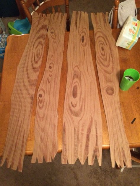 DIY wood planks it's cardboard! To board up my windows! Halloween Decorations Party Scary, Cheap Diy Halloween Decorations, Scary Haunted House, Dekorasi Halloween, Zombie Birthday, Pirate Halloween, Zombie Party, Adornos Halloween, Halloween Prop