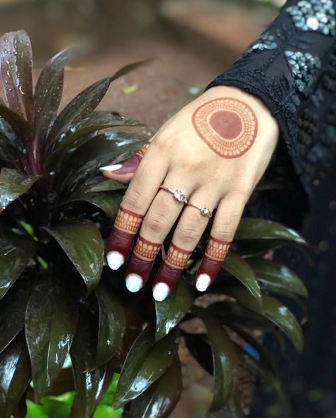 Fingers Mehandi, Bride Friend, Alphabet Tattoo Designs, Finger Henna Designs, Latest Henna Designs, Mehndi Designs For Kids, Very Simple Mehndi Designs, Simple Mehndi Designs Fingers, Pretty Henna Designs