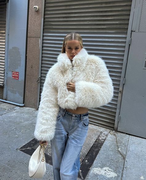 White Faux Fur Jacket Outfit, White Fluffy Jacket Outfit, Fur Jacket Outfits, White Fur Coat Outfit, Fluffy Jacket Outfit, Faux Fur Jacket Outfit, White Fluffy Coat, Fur Jacket Outfit, White Fur Jacket