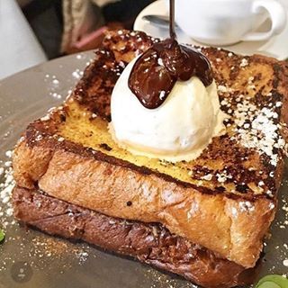 This beautiful chocolate frenchtoast keeps bringing us back to Christopher's every time! #asweetlondon via @christopherswc2 Brioche French Toast, Ice Cream Chocolate, Ice Crea, Refreshing Drinks Recipes, Beautiful Chocolate, Drinks Recipes, Chocolate Sauce, Covent Garden, Refreshing Drinks