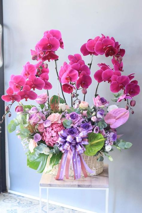 Orchid Basket, Basket Flower Arrangements, Orchid Flower Arrangements, Large Floral Arrangements, Orchids Garden, Artificial Orchids, Orchid Arrangements, Beautiful Bouquet Of Flowers, House Decorating