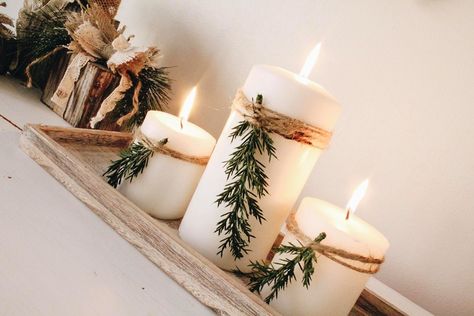 Easy Christmas Candle Display Christmas Candle Display, Imbolc Decorations, Flameless Candle Decor, Christmas Candle Centerpieces, Christmas Candle Centerpiece, Christmas Candles Diy, Candle Display, Candle Arrangements, Sitting Rooms