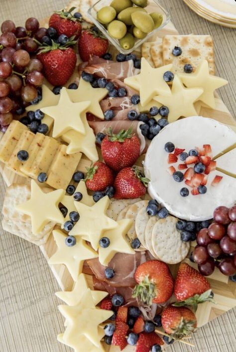 We are sharing a fun seasonal charcuterie and snack board idea perfect for the 4th of July! This will sure to be a hit for any party or happy hour! Star Shaped Party Food, Star Party Food Ideas, Eclipse Themed Charcuterie, Star Charcuterie Board Ideas, Star Shaped Appetizers, Patriotic Cheese Board, Star Shaped Food Ideas, July Fourth Food Ideas, Firework Themed Food