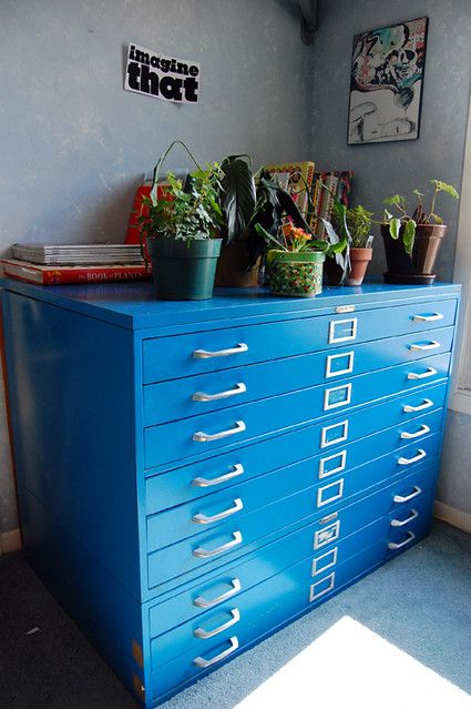 Flat File Art Storage, Books And Plants, Flat File Cabinet, Art Studio Storage, Design Studio Workspace, Small Craft Rooms, Studio Layout, Flat File, Flat Files