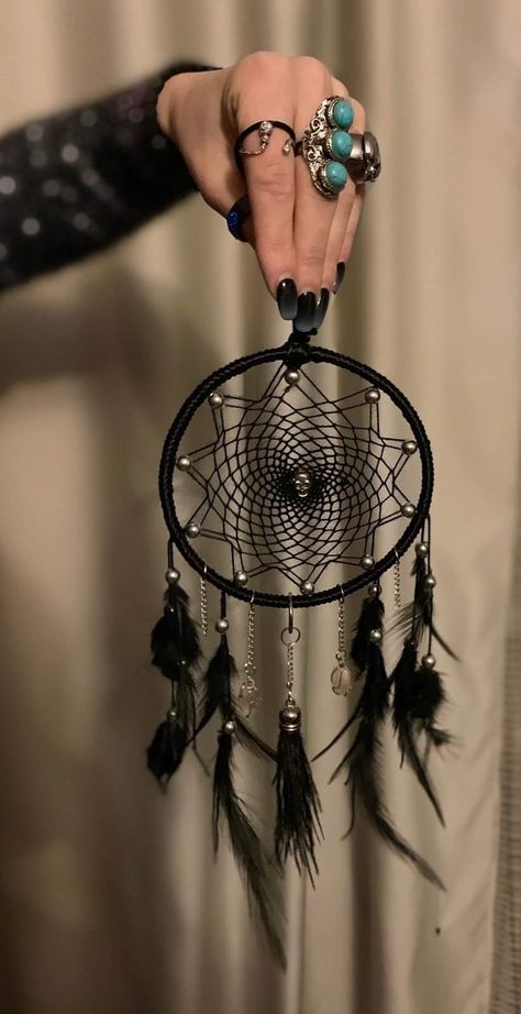 Skull Dream Catcher, Black Dreamcatcher, Black Dream Catcher, Handmade Dreamcatcher, Dreamcatchers, Dream Catchers, Diy Ideas, Dream Catcher, Art Reference