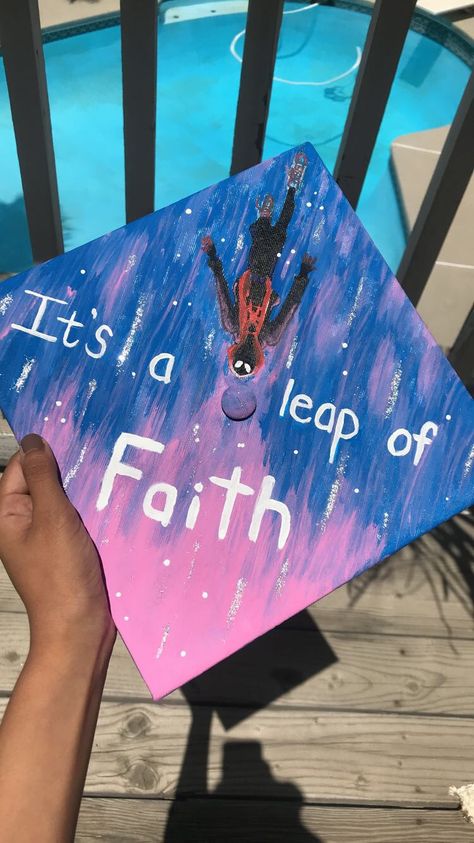 Graduation Cap Marvel, Spider Man Into The Spiderverse, Creative Graduation Caps, Into The Spiderverse, College Grad Cap Ideas, Grad Cap Decorated, Graduation Cap Decoration Diy, High School Graduation Cap, College Graduation Cap Decoration