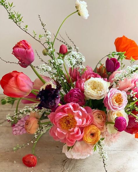 Flowers On Table Wedding, Ranunculus Flower Arrangements, Peonies And Ranunculus Bouquet, Peony Floral Arrangements, Peony Tulip Bouquet, Tulip Flower Arrangements, Tulip Arrangement Ideas, Monet Inspired Wedding, Dr Graduation