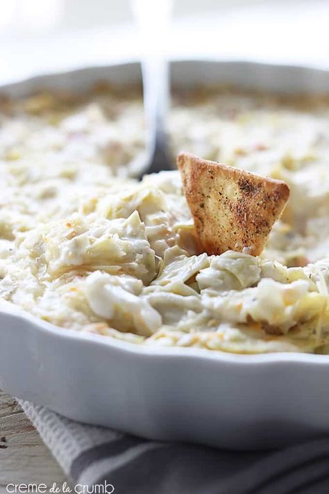 Hot Crab and Cheesy Artichoke Dip - A hot and tasty dip with crab, artichokes and melty parmesan cheese! Ready in less than 30 minutes! Crab Artichoke Dip, Crab And Artichoke Dip, Party Dip Recipes, Best Seafood Recipes, Dips Appetizers, Appetizers And Dips, Artichoke Dip, Snacks Appetizers, Yummy Dips