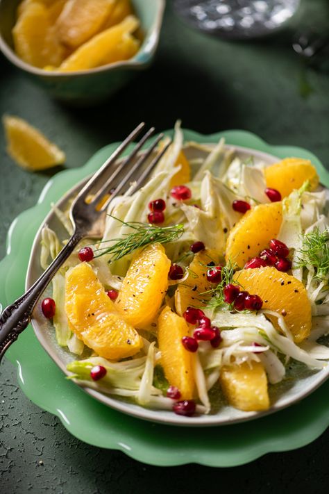 Italian Orange and Fennel Salad - Spoonful of Plants Fennel And Orange Salad Recipe, Orange And Fennel Salad, Fennel Orange Salad, Pickled Beet Salad, Fennel And Orange Salad, Italian Salad Recipes, Winter Salad Recipes, Fennel Recipes, Champagne Vinaigrette