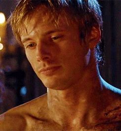 Bradley James Gif, Arthur And Gwen, King Arthur Merlin, Arthur And Guinevere, Merlin Funny, Prince Arthur, Merlin Series, Roi Arthur, Merlin Cast