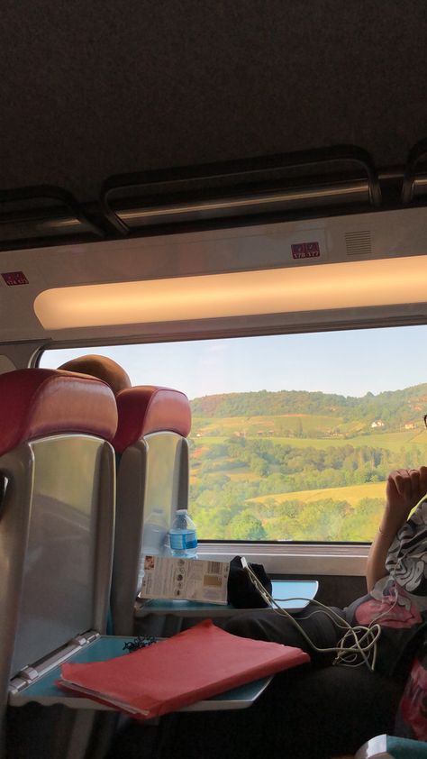 Train Aesthetic, Backpack Through Europe, Europe Aesthetic, Backpacking Europe, School Trip, Europe Summer, Gap Year, French Countryside, Travel Europe