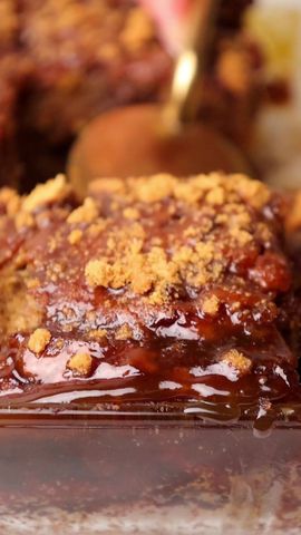 Sticky Toffee Biscoff Pudding Biscoff Pudding, Biscoff Sauce, Chocolate Carrot Cake, Finger Food Recipes For Toddlers, Cake And Coffee, Japanese Street Food Recipes, Date Paste, Southern Comfort Recipes, Thai Street Food Recipes