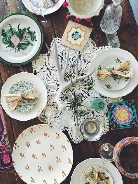 Hostess With The Mostess: Mismatched Thanksgiving Table Setting | Free People Blog #freepeople Mismatched Table Setting, Mismatched Plates, Mismatched China, Thanksgiving Table Settings, Christmas Table Settings, Vintage Plates, Thanksgiving Table, Blog Page, Holiday Tables