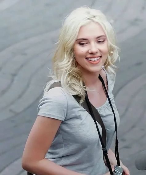 Scarlette Johanson Hair, Avengers Cute, Scarlette Johanson, Mcu Women, Girls With Cameras, Baby Smile, Natasha Romanoff, Elle Fanning, Scarlett Johansson