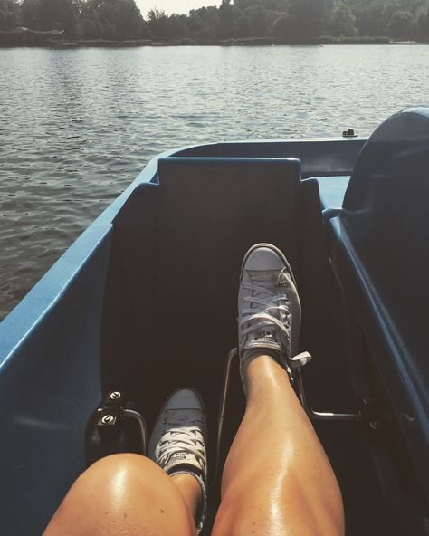 Paddle Boat Aesthetic, Pedal Boat, Lake Swimming, My 21st Birthday, Summer List, Boat Lake, Summer Fling, Ideas For Photography, Paddle Boat