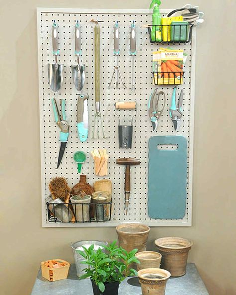 CREATIVE WAYS TO ORGANIZE YOUR GARDEN TOOLS Ideas Para Decorar Jardines, Pegboard Storage, Garden Organization, Garden Tool Organization, Shed Organization, Garage Organize, Garden Tool Storage, Potting Bench, Have Inspiration