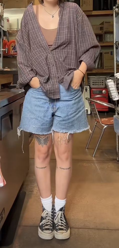 Soft Grunge Summer Outfits, Grunge Style Relaxed Fit Cotton Jean Shorts, Relaxed Fit Cutoff Grunge Shorts, Grunge Style Relaxed Fit Shorts, Summer Fitted Grunge T-shirt, Grunge Summer Mini Denim Skirt, Grunge Summer Outfits, Grunge Summer, Soft Grunge