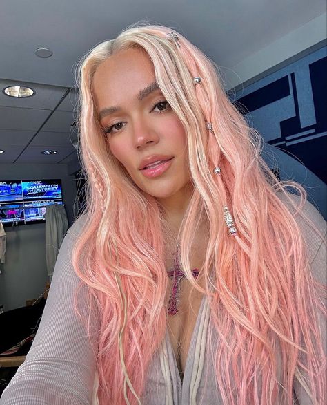 Pink Karol G, Pink Era, Concert Hairstyles, Light Pink Hair, G Hair, Blonde With Pink, Pink Nation, Hair Color Pink, Casual Hairstyles