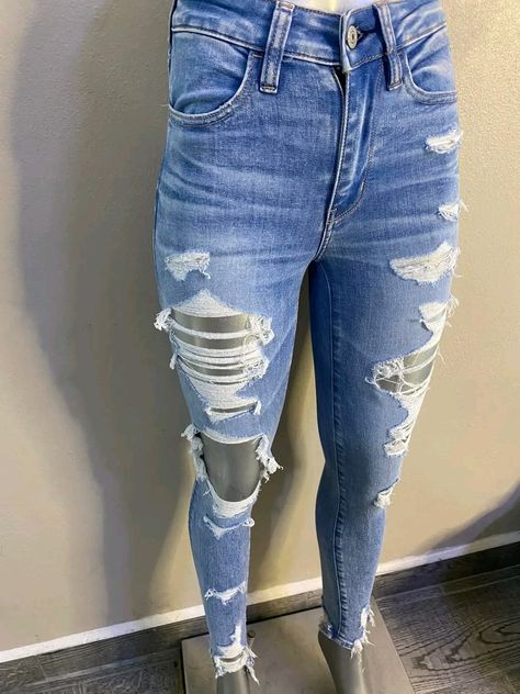 Ripped Jeans Outfits, Nike Shoes Girls, Bath And Body Works Perfume, Jeans Outfit Casual, Jeans Outfits, Casual Outerwear, Cute Jeans, Business Casual Outfits, Business Outfits