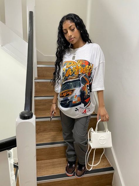 Graphic Tees Outfit Street Style, Sneaker Fits, Slay Fits, Graphic Tee Outfit, Clothing Board, Streetwear Girl, Instagram Baddie, Baddie Fits, Diy Clothes Design