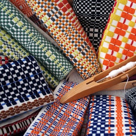 Weave Samples, Weave Structures, Swedish Weaving Patterns, Artisan Yarn, Weaving Inspiration, Towel Weaving, Hand Woven Blanket, Weaving Ideas, Swedish Weaving