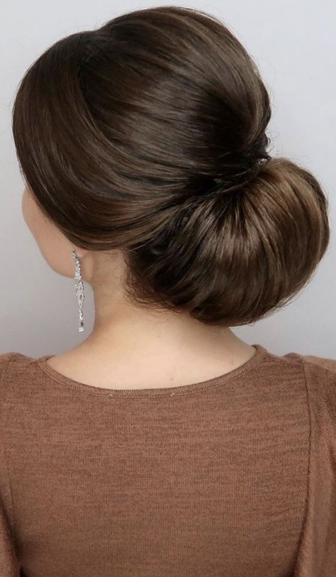 Products For Updos, Bridal Updos For Long Hair Brunette, Russian Updo, Professional Updo Hairstyles, Classic Updo Hairstyles, Chignon Simple, Chignon Updo, Hairstyle Updo, Easy Updo