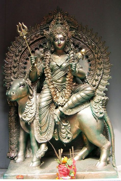 Navratri, Durga Puja: Worshipping The Divine Mother (PHOTOS) Navratri Puja, Krishna Krishna, Happy Navratri Images, Hindu Statues, Durga Images, Navratri Images, Goddess Durga, Indian Sculpture, Indian Goddess