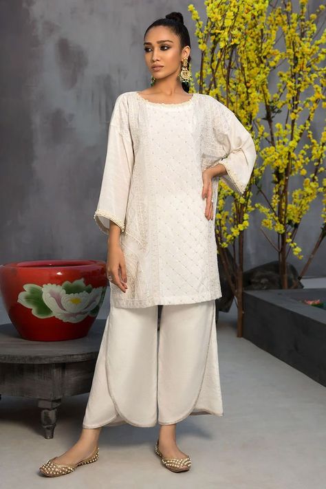 Women Trousers Design, Long Blouse Designs, Cotton Short Dresses, Womens Pants Design, Kaftan Designs, Simple Kurta Designs, Pattern Dress Women, Traditional Indian Outfits