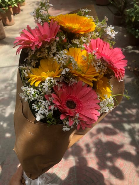 Flowers In Brown Paper Aesthetic, Flowers Bouquet Brown Paper, Flower In Brown Paper, Flowers With Brown Paper, Yellow And Pink Flower Bouquet, Daisy Bouquet Aesthetic, Brown Paper Flowers Bouquet, Bucket Flowers Aesthetic, Flower Bucket Aesthetic