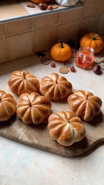 Sophie Bakas 🧿 on Instagram: "Pumpkin shape bread 🎃

Written recipe and measurements are on the link on my profile 

Ingredients:
25g fresh yeast
120g whole milk
120g water
1 egg
1 egg yolk
550g all-purpose flour
20g granulated sugar
10g salt
100g unsalted butter (room temp.)

Instructions:
Mix together the fresh yeast, milk, water, egg send egg yolk
Stir in the flour, sugar and salt
Add the butter and mix for 10 to 15min - until the it forms a smooth dough 

Let the dough rise for 20min

Shape into 10 little pumpkins (+- 100g each) -> I used 4 little strings to make the pumpkin shape
Do not tighten the strings too much

Preheat oven to 200°C

Let the little pumpkins rise for 15min

Bake at 200°C for 15min

Transfer to a wire rack to cool completely 

Enjoy 🧡

#pumpkin #bread #baking #f Pumpkin Shaped Bread, Shaped Bread, Fresh Yeast, Best Homemade Bread Recipe, Supernatural Dr, Fall Dessert Recipes, Healthy Fall, Easy Family Dinners, Fall Baking