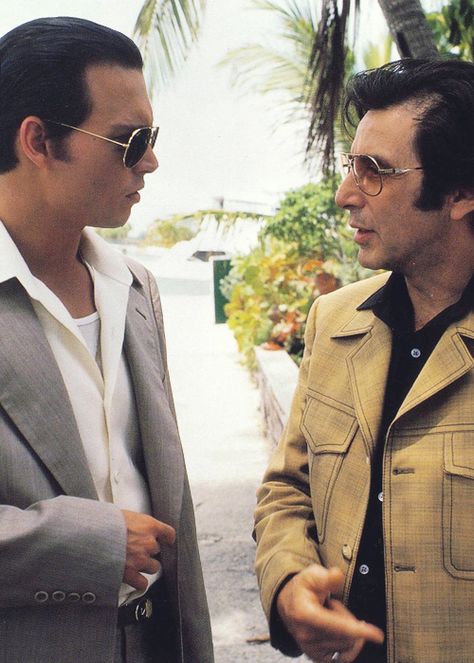 Johnny Depp and Al Pacino in Donnie Brasco, directed by Mike Newell. Carlito's Way, Donnie Brasco, Mafia Gangster, Gangster Movies, Anthony Perkins, Old Hollywood Movies, Movie Director, Al Pacino, The Godfather