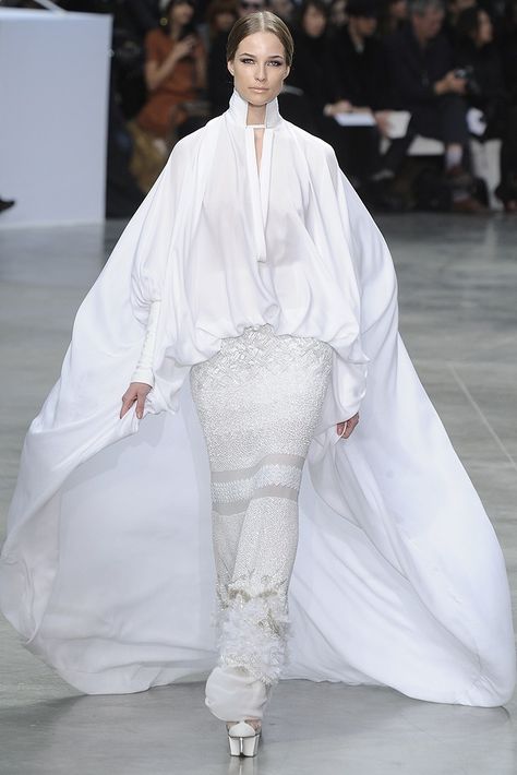 Crazy Runway Fashion, Detail Couture, Adventure Seeker, Fashion Layout, Fashion Silhouette, Stephane Rolland, Spring Couture, Fashion Images, Fashion Line