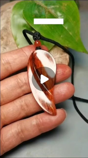 Natural Wood Jewelry With Variations, Nature-inspired Natural Wood Jewelry With Variations, Adjustable Artisan Natural Wood Necklace, Carved Natural Wood Necklaces, Nature-inspired Wooden Pendant Jewelry, Dremel, Wood Carving, Amazing Art, Diy And Crafts