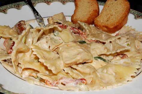 Spicy Romano Chicken, Johnny Carinos, Chicken Romano, Romano Chicken, Italian Pasta Recipes, Sundried Tomatoes, Alfredo Pasta, Spicy Chicken, Dried Tomatoes