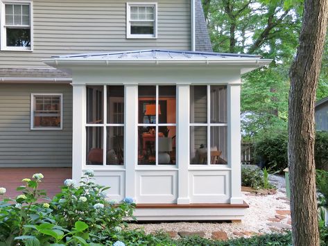 Raleigh screened porch - Traditional - Porch - Raleigh - by CH Architects | Houzz Simple Screened In Porch, Small Enclosed Porch, Glassed In Porches, Small Screened Porch, Screened Porch Doors, Screened Front Porches, Porch Railing Designs, Screened Patio, Back Porch Designs