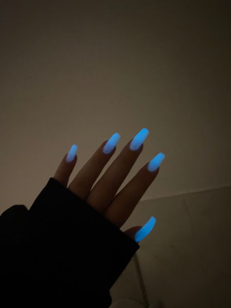 Neon Blue And Black Nails, Short Dark Blue Nails, Glow In Dark Nails, Glowing Nails, Glow In The Dark Nails, Cute Nail Colors, Dark Blue Nails, How To Cut Nails, October Nails