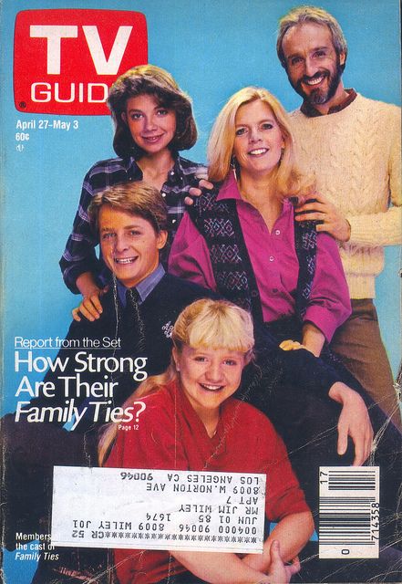 The Family Ties cast on the cover of TV Guide - April 27, 1985 Meredith Baxter, Justine Bateman, 1980s Tv, 80 Tv Shows, School Tv, Childhood Memories 70s, Michael J Fox, J Fox, Family Tv